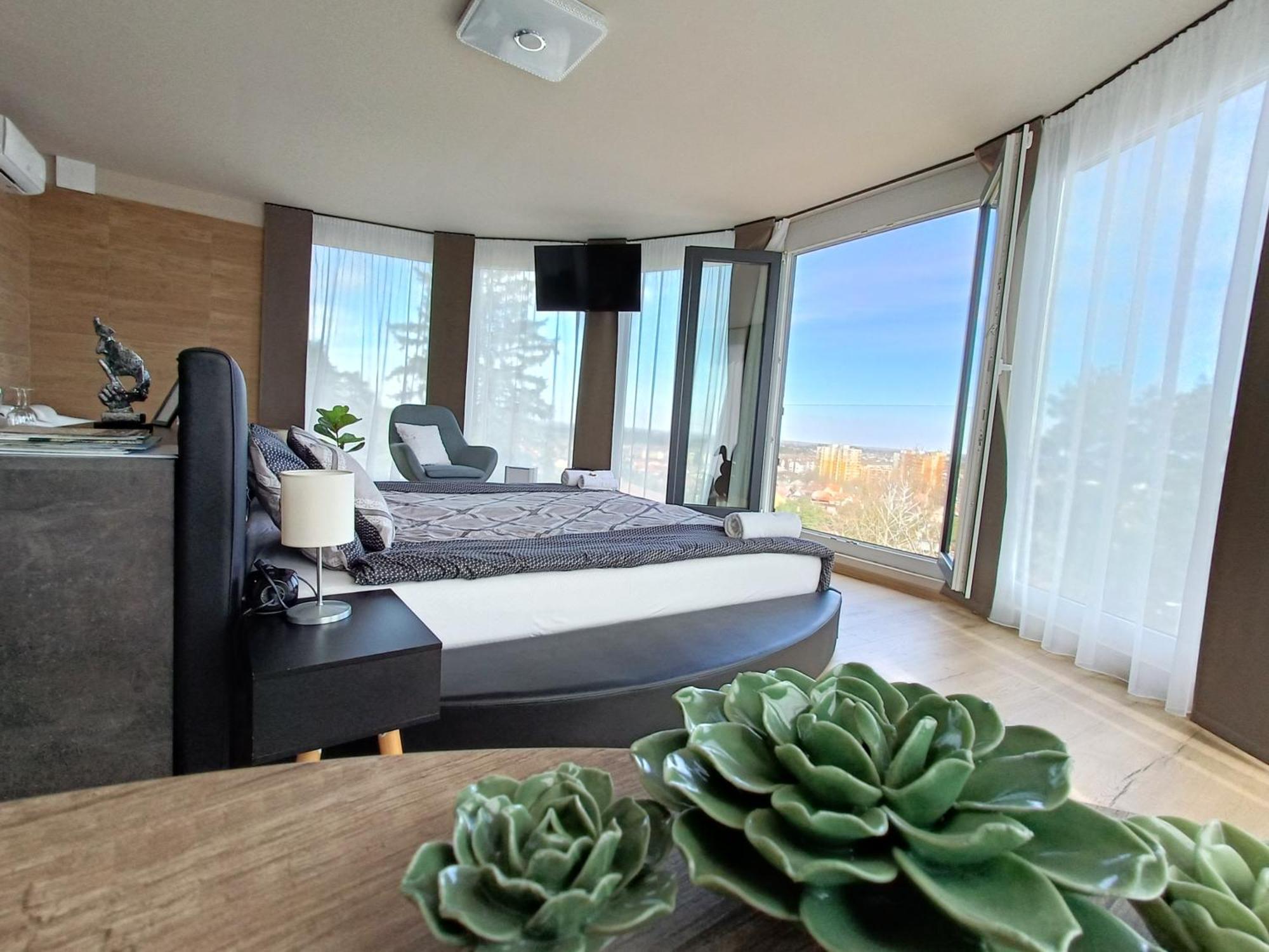 West Panorama Penthouse - Apartment With A Fantastic View Of The City Szombathely Exteriör bild