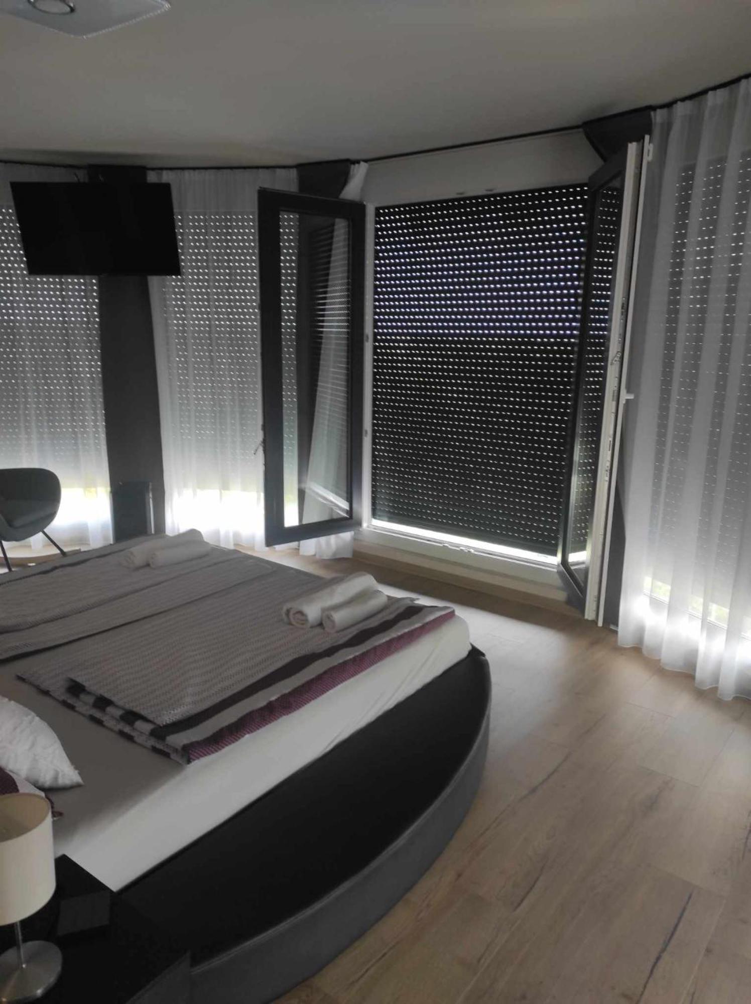 West Panorama Penthouse - Apartment With A Fantastic View Of The City Szombathely Exteriör bild